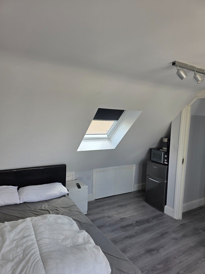 Room Lloyd Road in Greater London