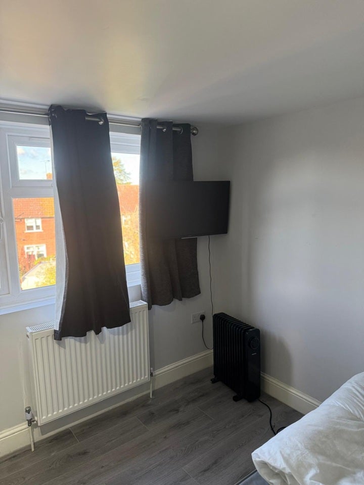Room Lloyd Road in Greater London