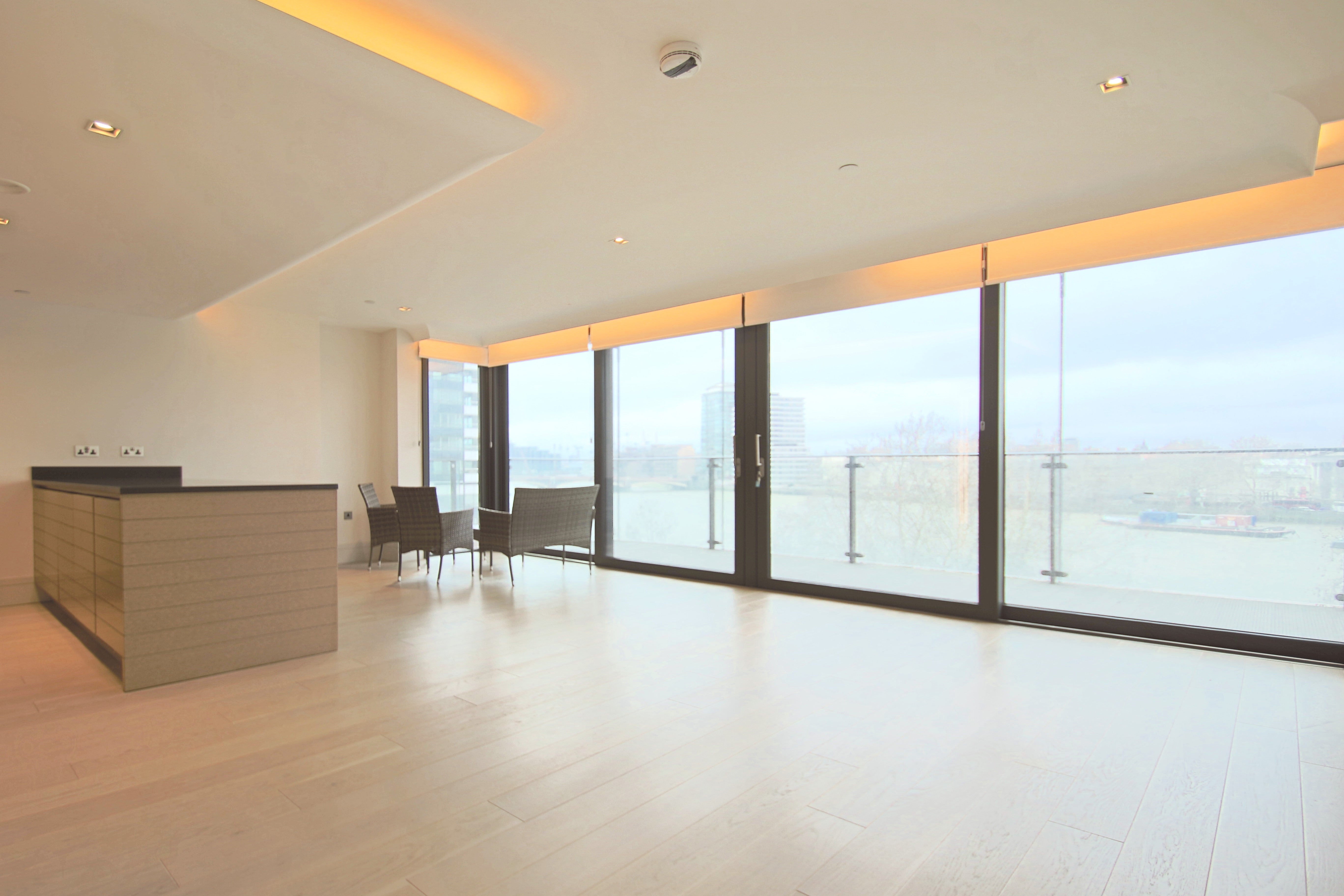 Flat Albert Embankment in Greater London