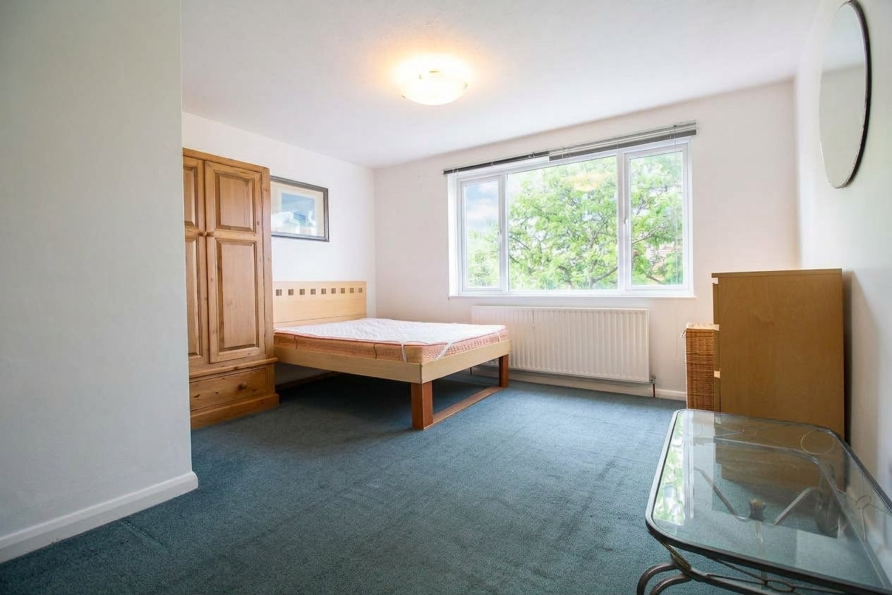 House Aplin Way in Greater London