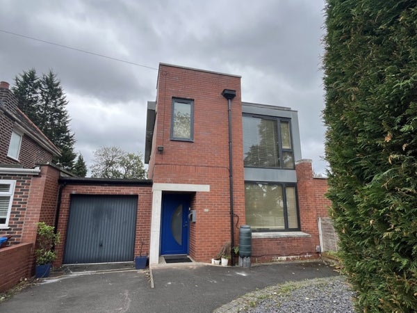 House White Moss Avenue in Manchester