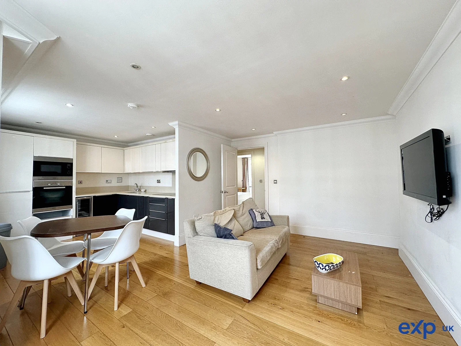 Flat Huntley Street in Greater London