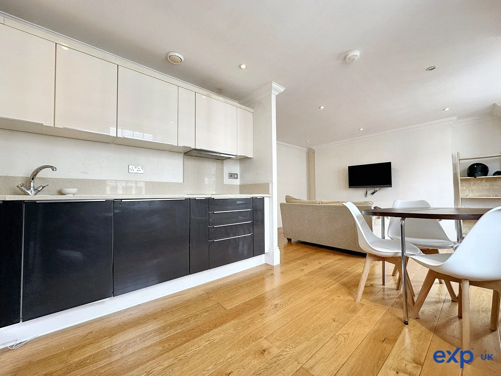 Flat Huntley Street in Greater London