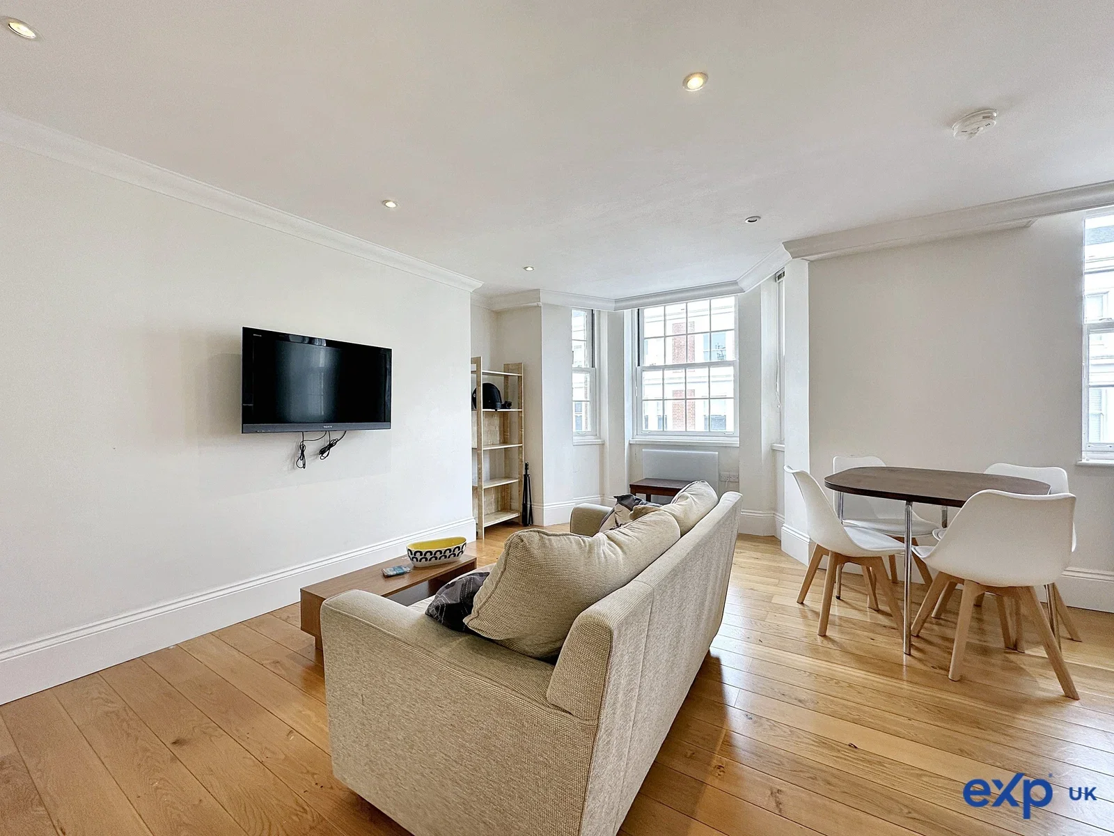 Flat Huntley Street in Greater London