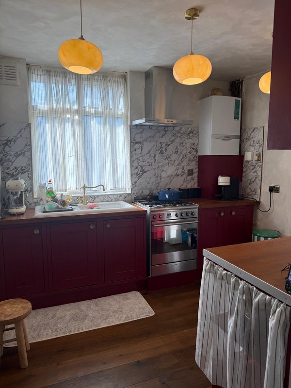 Room Parkwood Flats in Greater London