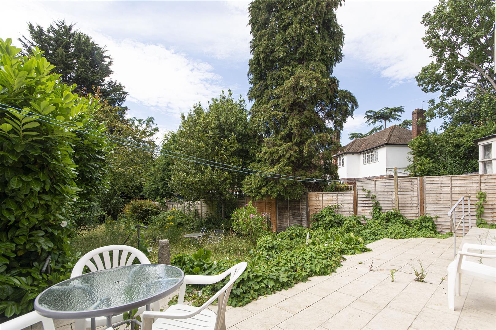 House Kings Avenue in Greater London