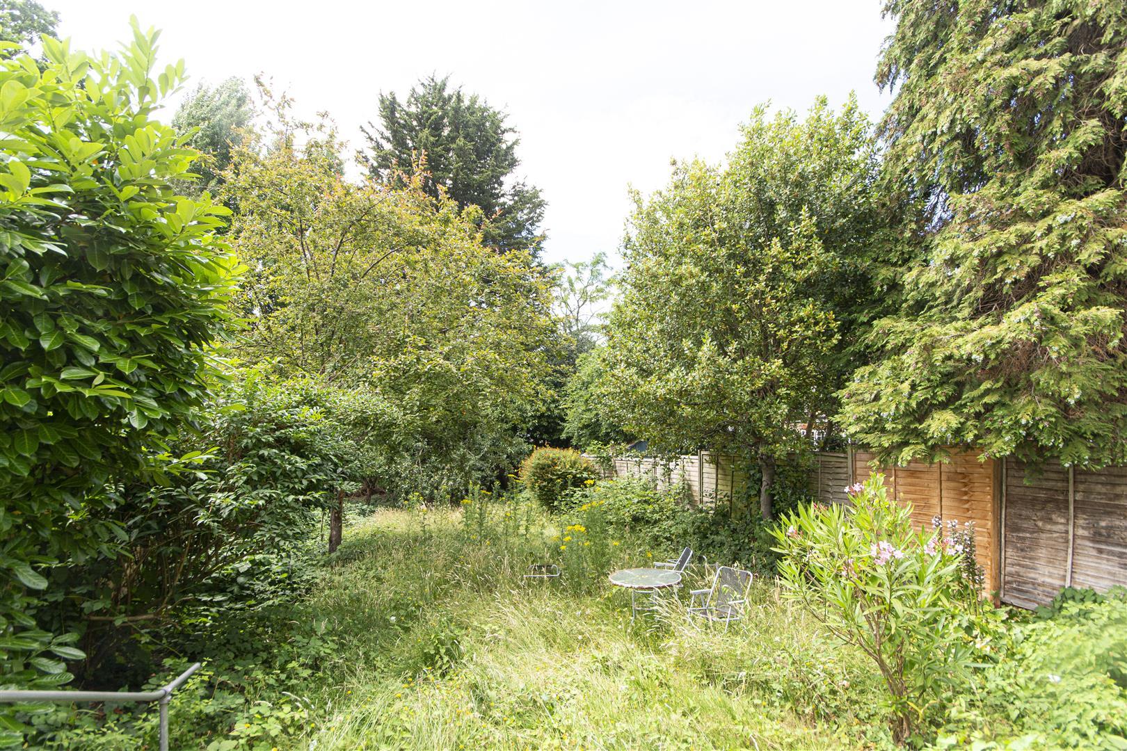 House Kings Avenue in Greater London