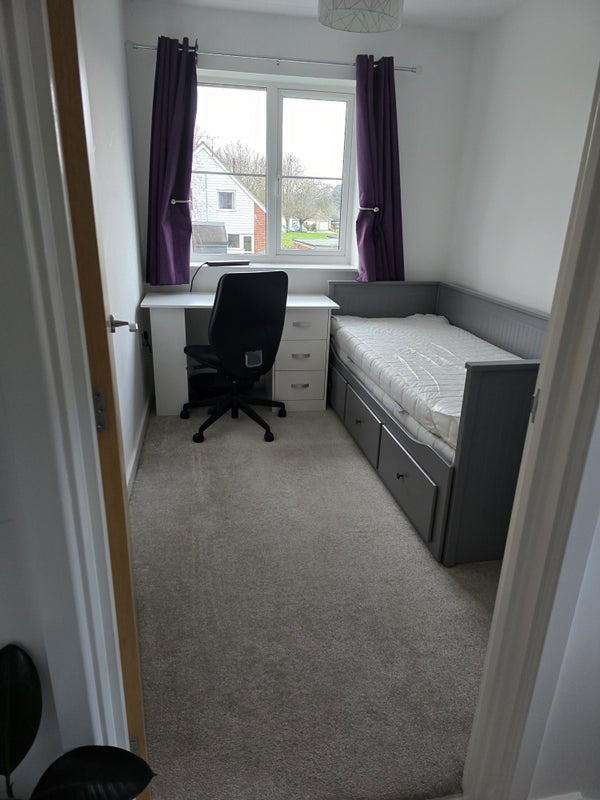 Room Furlong Close in Mid Suffolk
