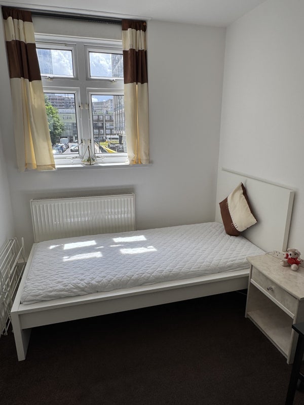 Room Rosefield Gardens in Greater London