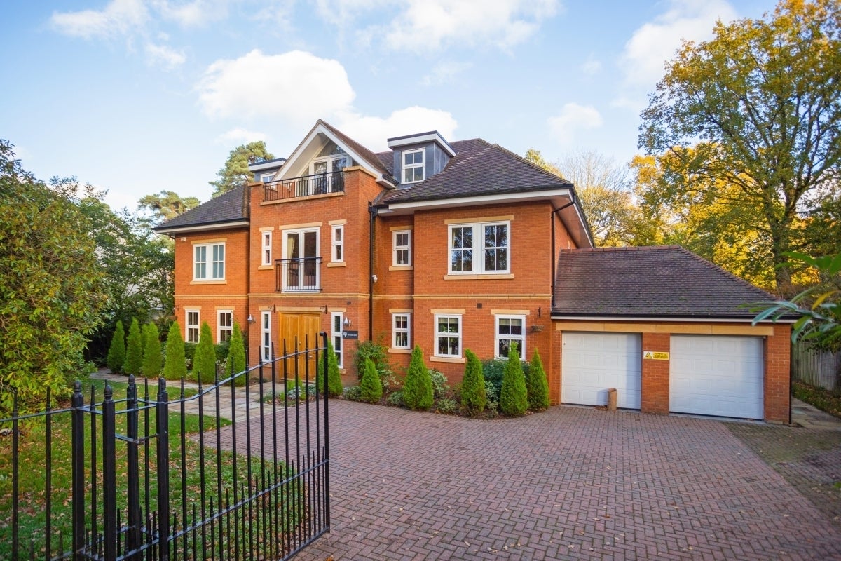 House Burleigh Road in Ascot