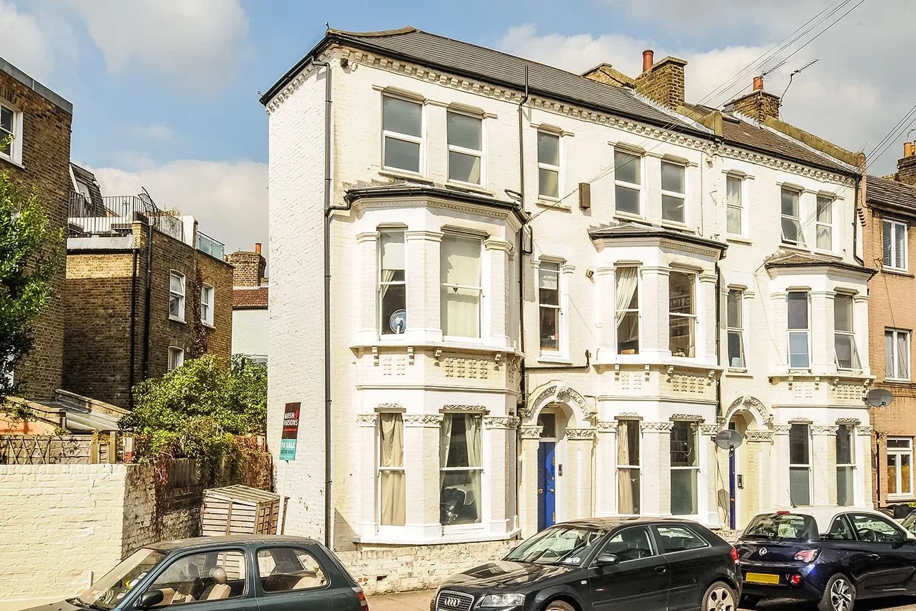 Flat Saint John's Hill in Greater London