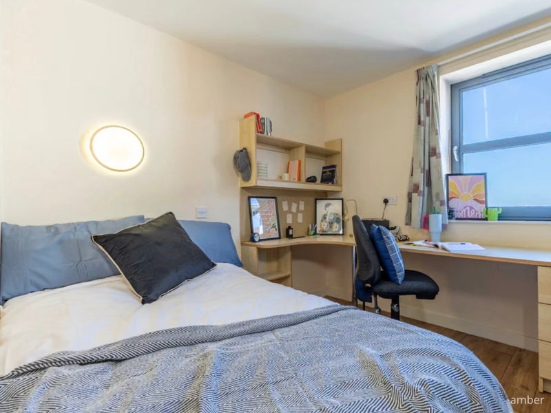 Room Erskine Street in Liverpool