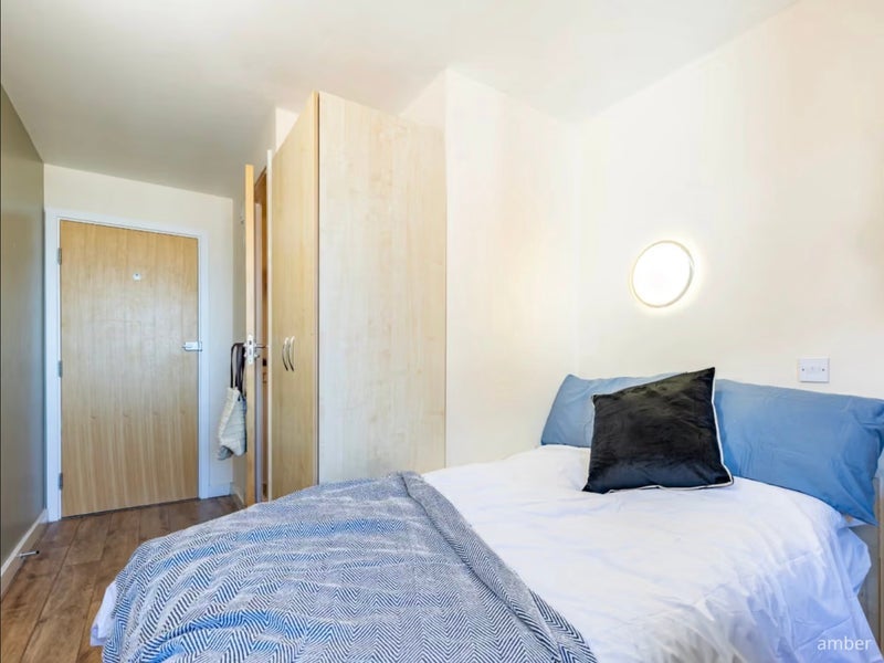 Room Erskine Street in Liverpool