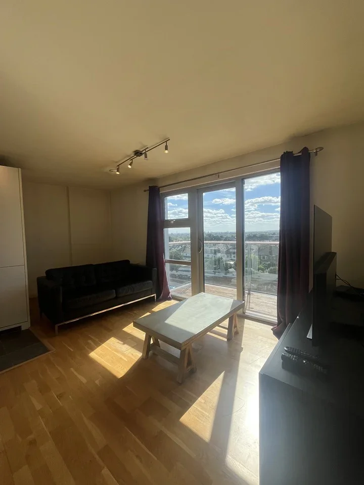 Flat Queen Mary Avenue in Greater London