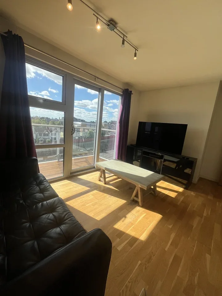 Flat Queen Mary Avenue in Greater London