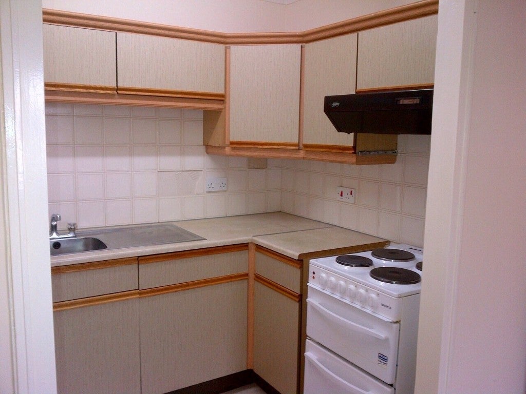 Flat Pittman Gardens in London