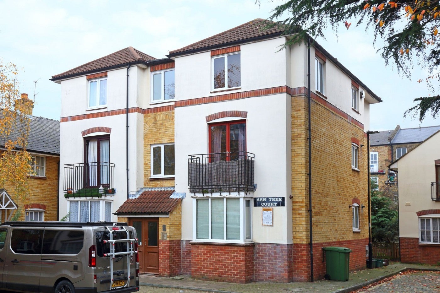 Flat Roads Place in Greater London