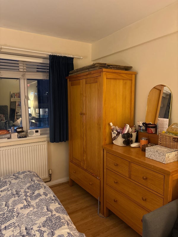 Room Commercial Road in Greater London