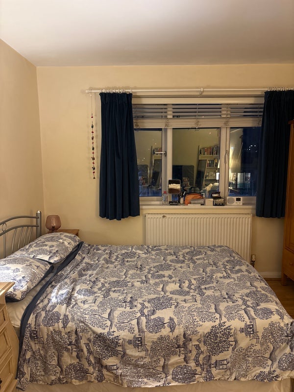 Room Commercial Road in Greater London