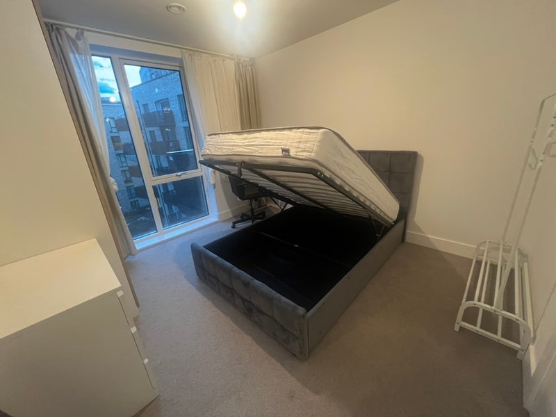 Room Norah Smyth Road in Greater London