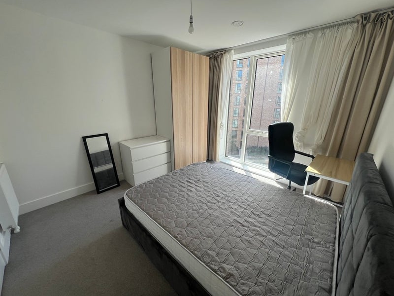 Room Norah Smyth Road in Greater London