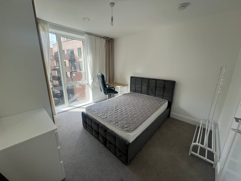 Room Norah Smyth Road in Greater London