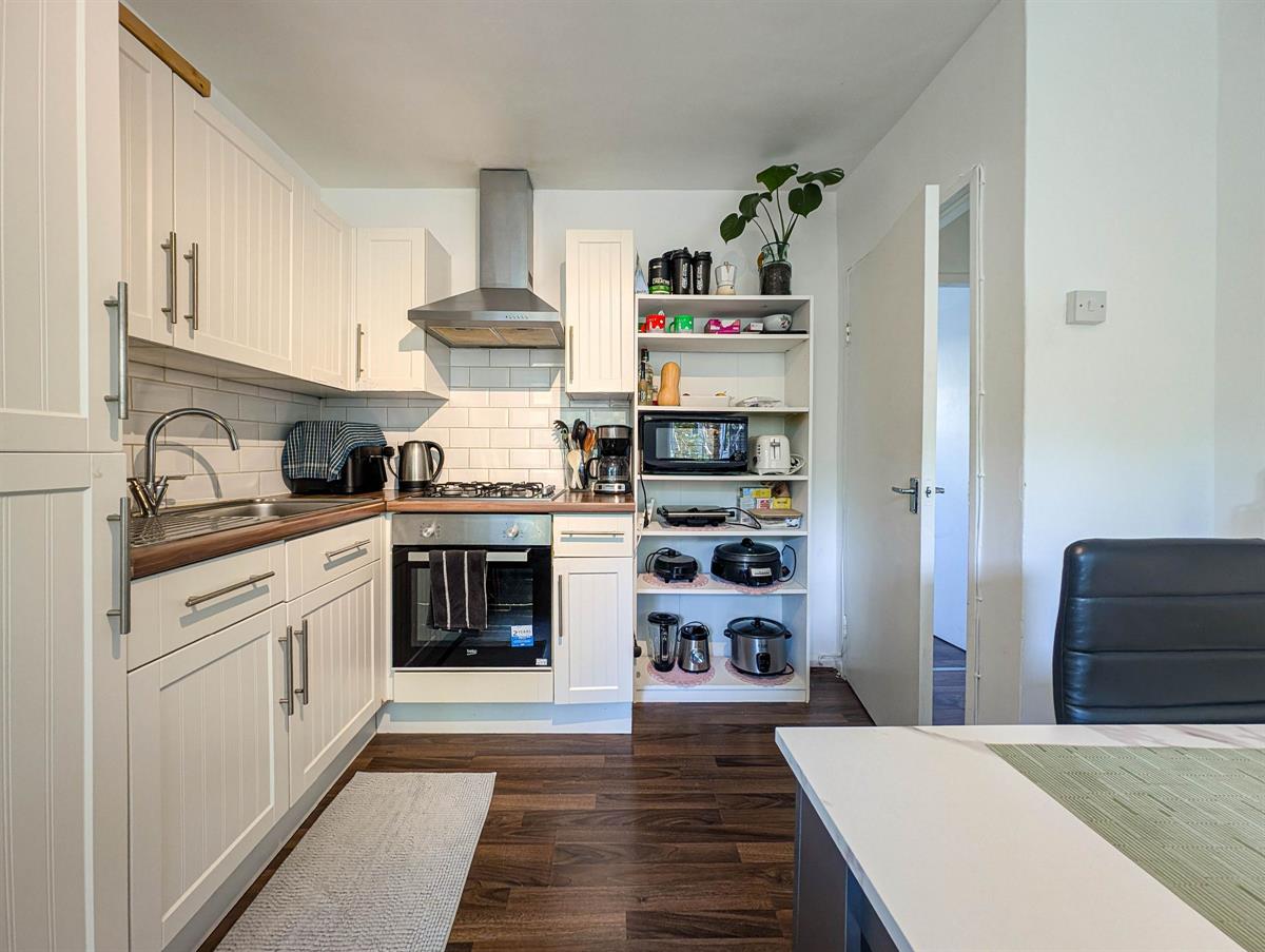 Flat Carslake Road in Greater London