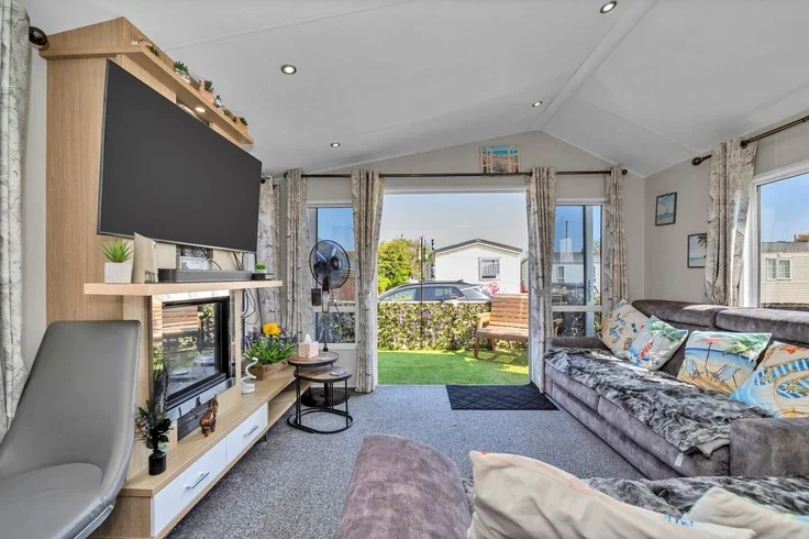 House Scratby Crescent in Great Yarmouth