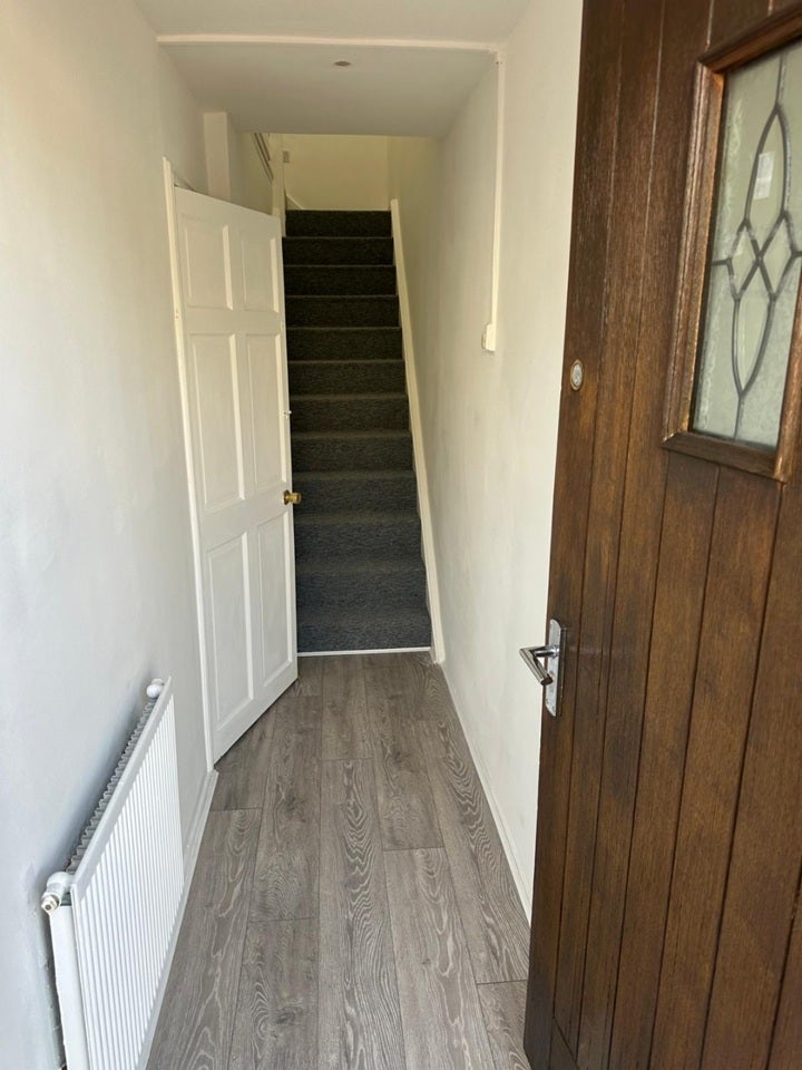 Flat Vanguard Close in Greater London