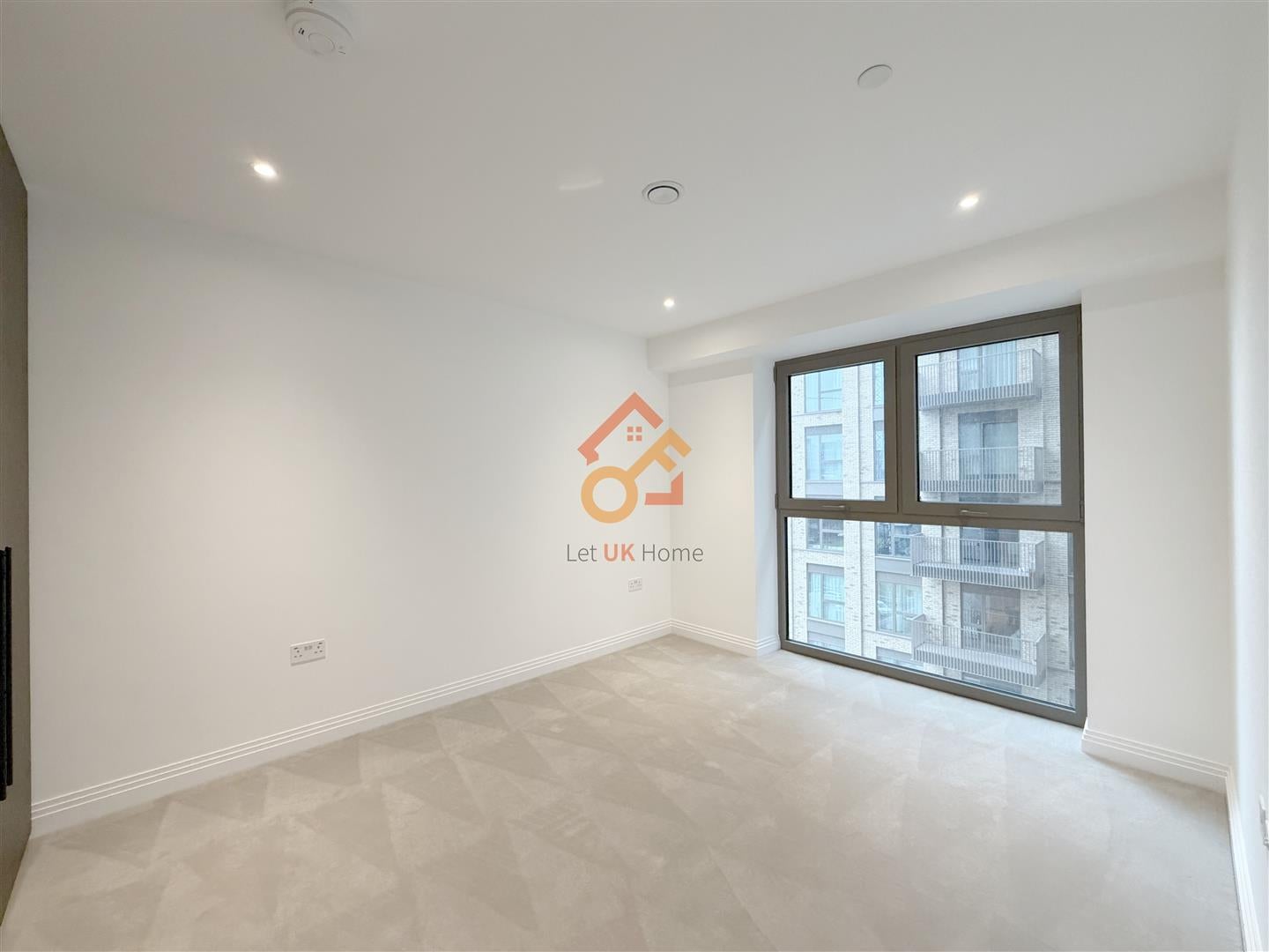 Flat Eden Place in Oxted