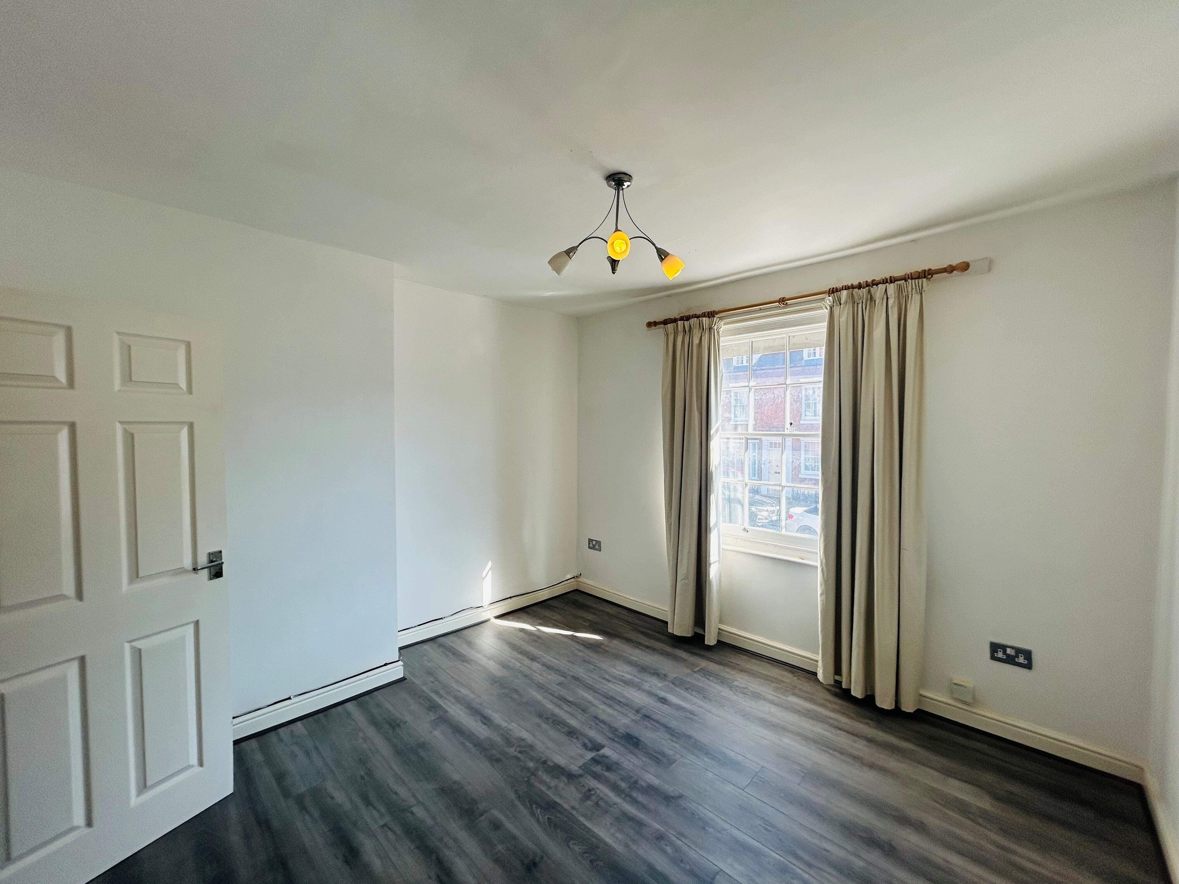 Flat West Street in Warwick
