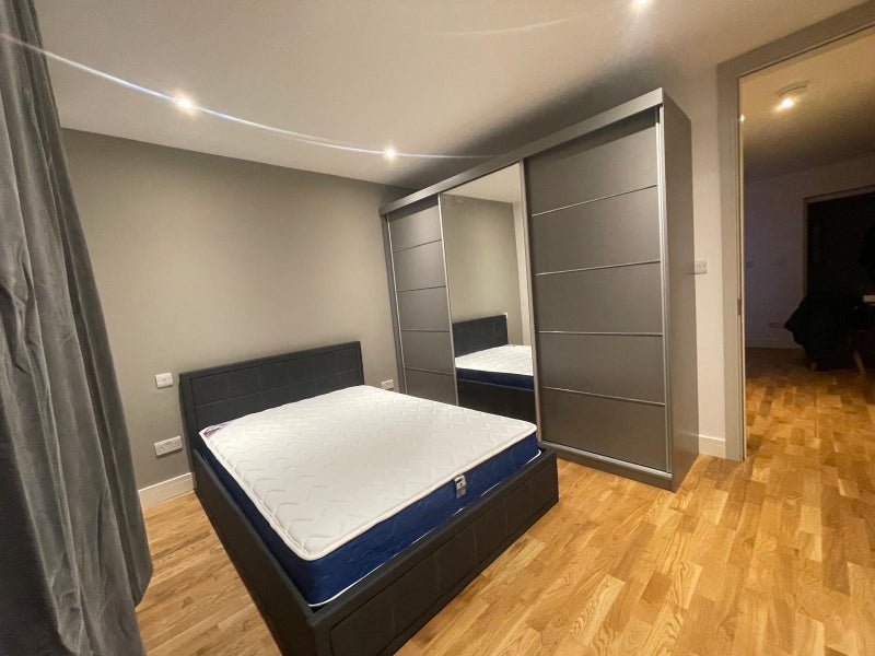 Room Braid Avenue in Greater London