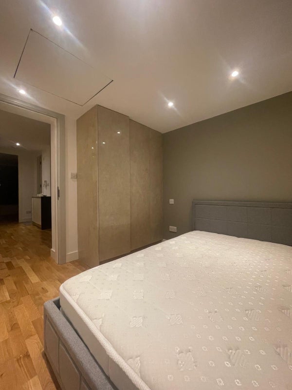 Room Braid Avenue in Greater London