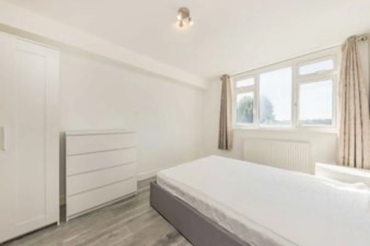 Flat Pakenham Close in Greater London