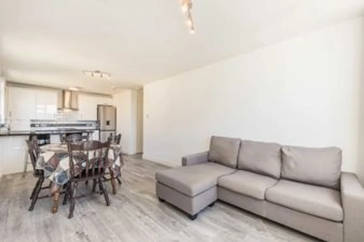 Flat Pakenham Close in Greater London