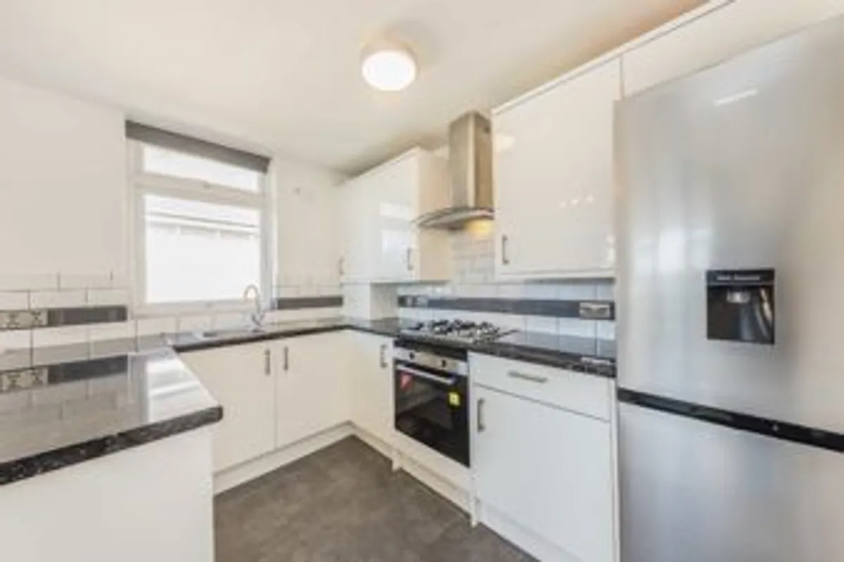 Flat Pakenham Close in Greater London
