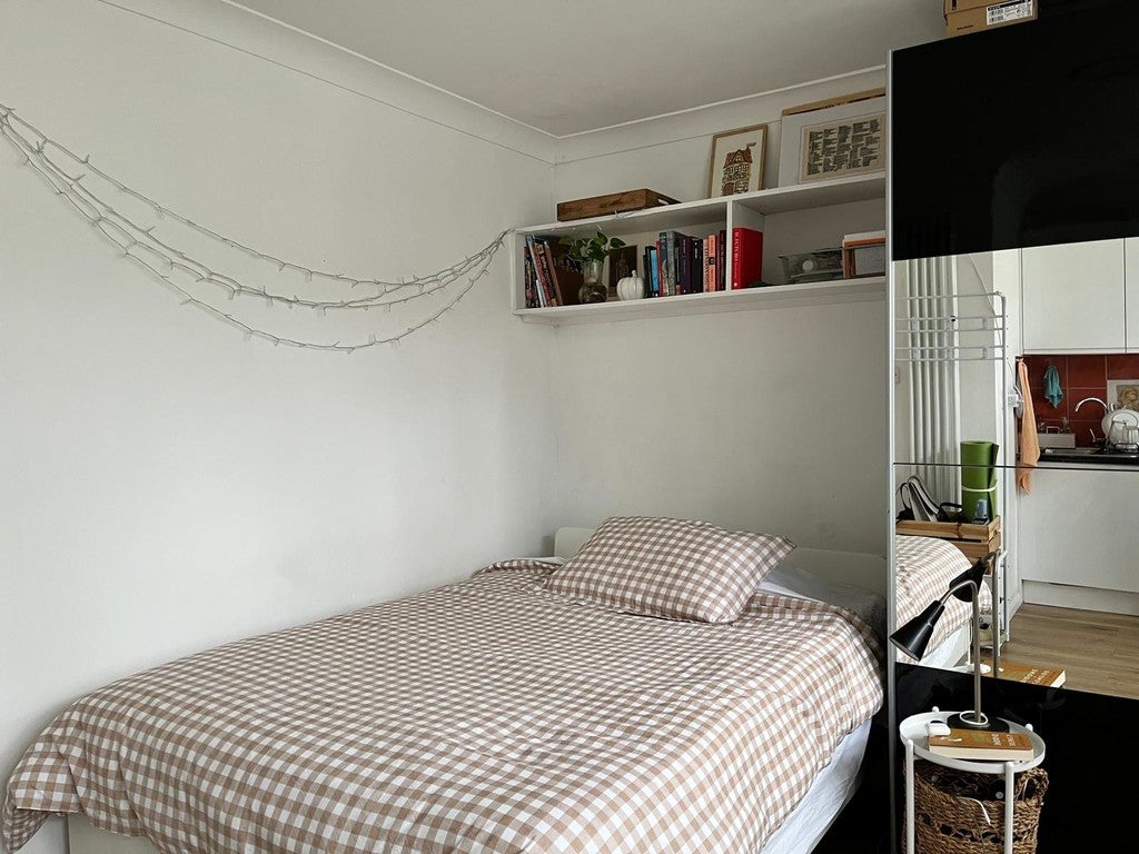 Flat Corringham Court in Greater London