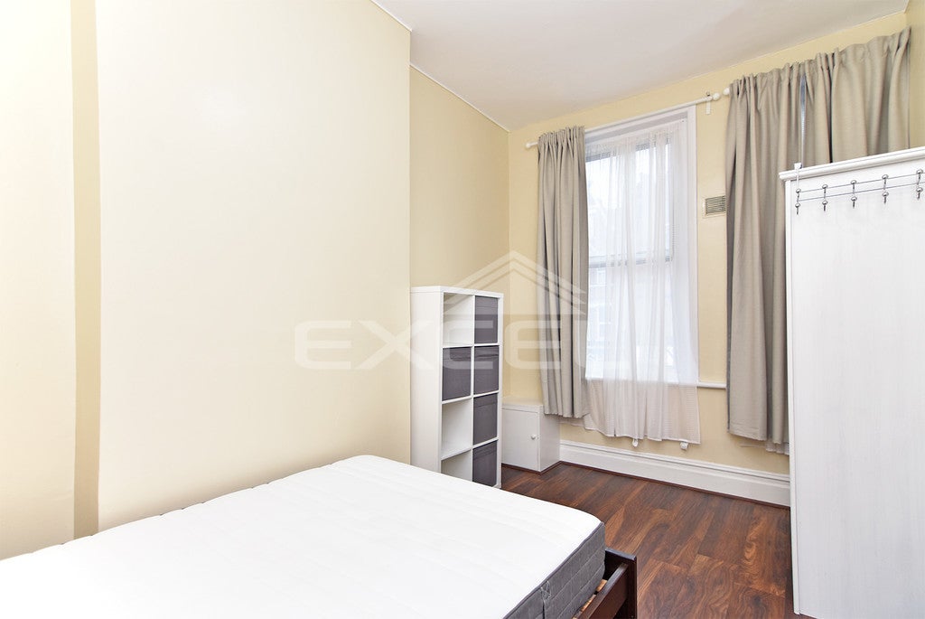 Flat Corringham Court in Greater London
