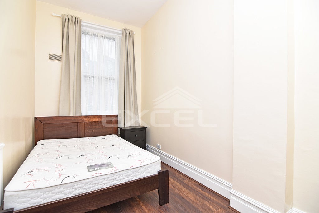 Flat Corringham Court in Greater London