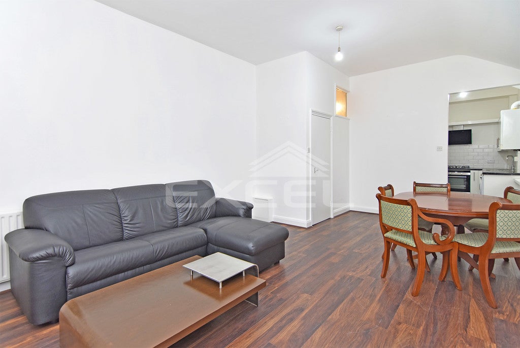 Flat Corringham Court in Greater London