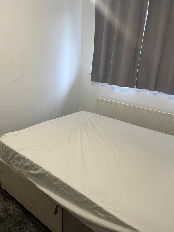 Room Grove Street in Heywood