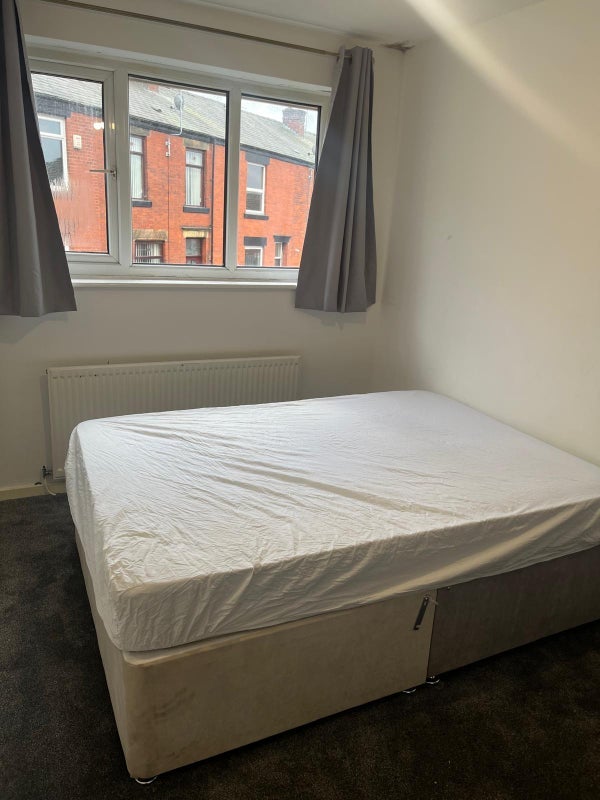 Room Grove Street in Heywood