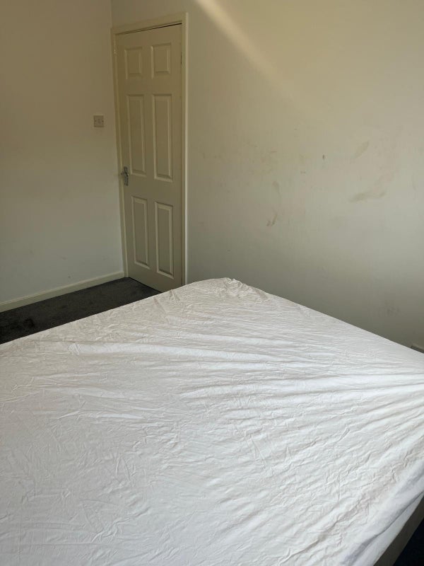 Room Grove Street in Heywood