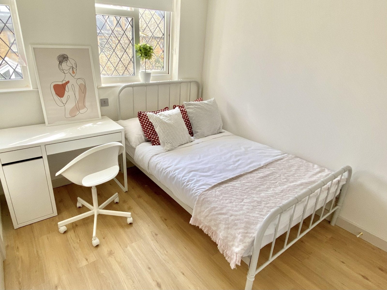 Room Vallance Road in Greater London
