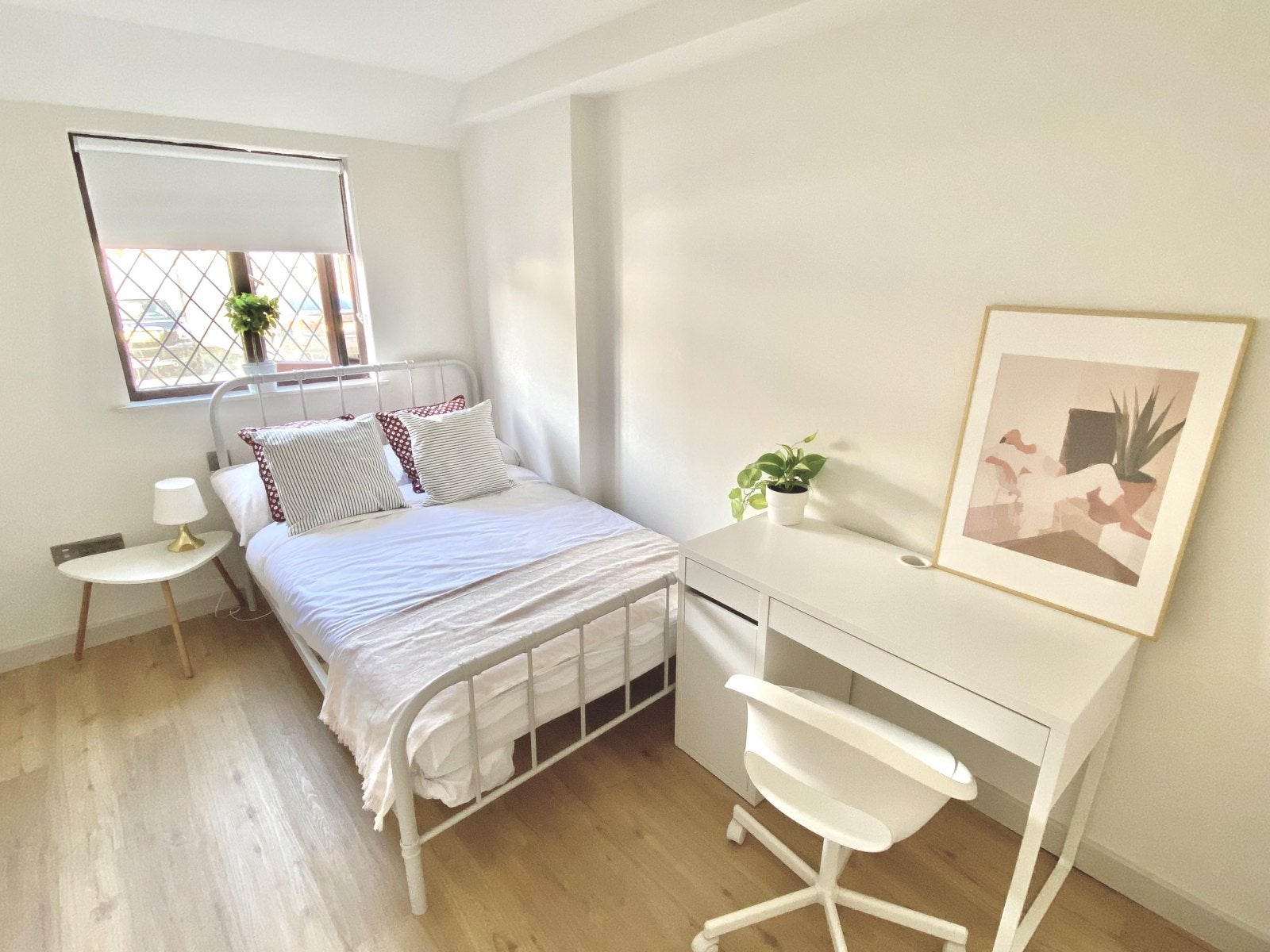 Room Vallance Road in Greater London