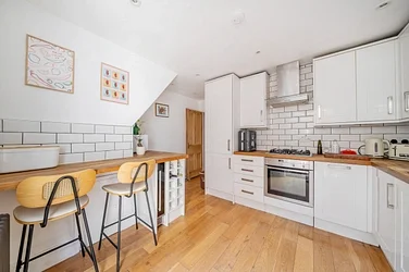 Flat Allfarthing Lane in Greater London