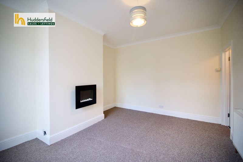 Flat Cowcliffe Hill Road in Kirklees
