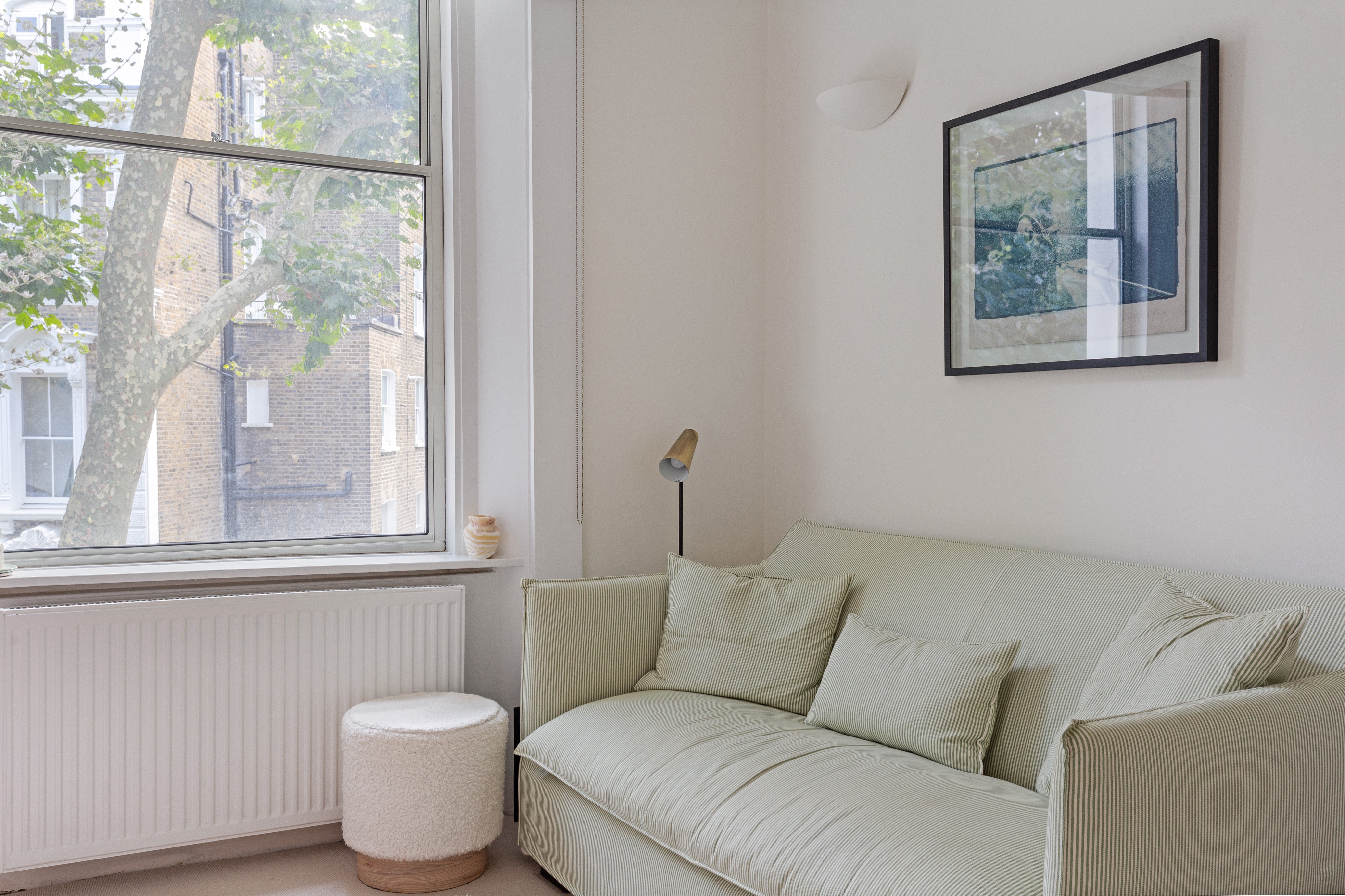 Flat Linden Gardens in Greater London