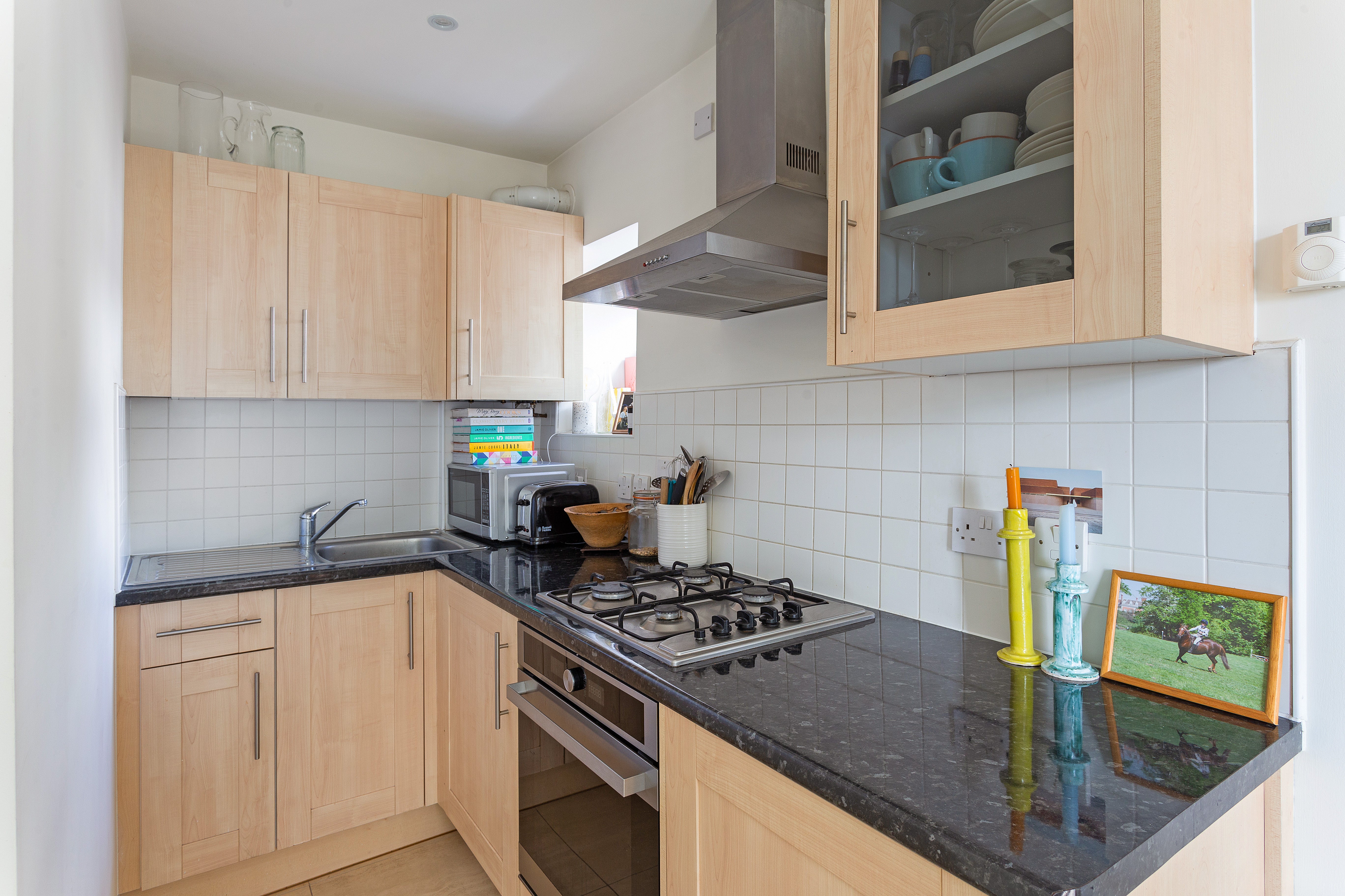 Flat Linden Gardens in Greater London