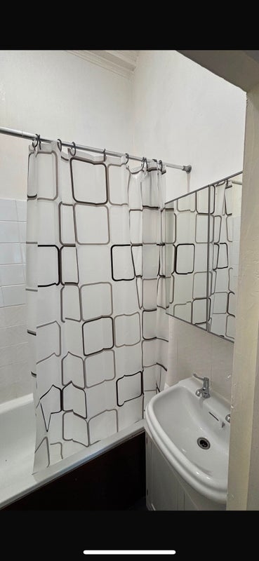 Room Blegborough Road in Greater London
